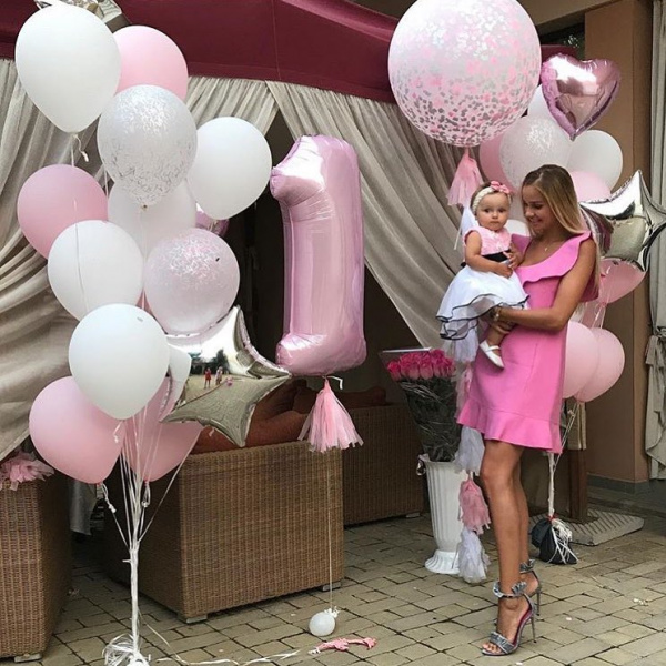 Набор в бело-розовом цвете на один год