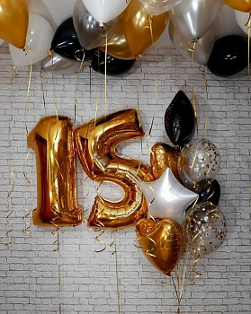 Композиция на 15 лет в золотом, черном и серебряном цвете