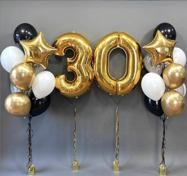 Композиция на 30 лет в золотом, белом и черном цвете