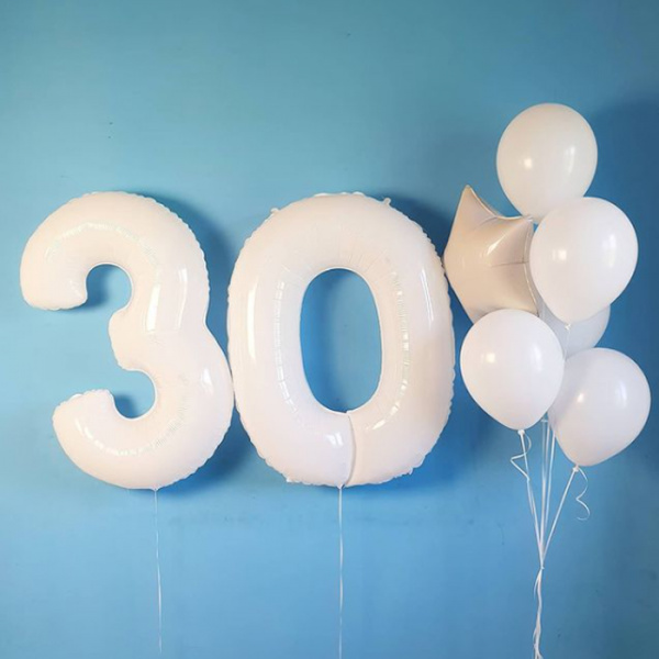 Шары на 30 лет в белом цвете
