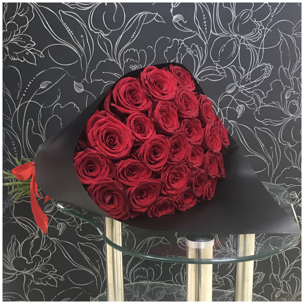 А 18" ILY Розы красные на черном S40