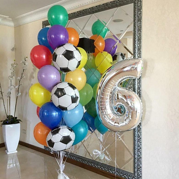 Разноцветная композиция с футбольными мячами на 6 лет