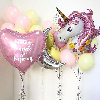 Композиция с единорогом в желто-розовом цвете